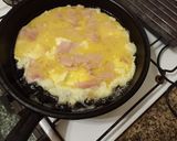 Foto del paso 3 de la receta: Omelette de jamón y queso
