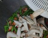 Gambar langkah 4 resipi King Oyster Mushroom Kacang Buncis.