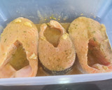 Foto del paso 4 de la receta: Salmón a la plancha con marinado de miso blanco, lima y jengibre