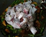 Foto langkah ke 3 dari resep Tumis Cumi Tahu Kacang Panjang.