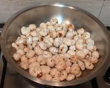 A picture of step 2 of Gur makhana.