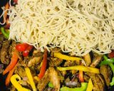 A picture of step 4 of Chicken stir fry pasta.