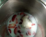 A picture of step 3 of Strawberry shake.