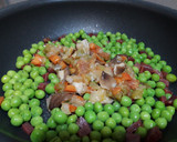 Foto del paso 3 de la receta: Sartén de guisantes, shitake, huevo y jamón