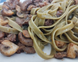 Foto del paso 5 de la receta: Cintas de espinacas picantes con carne y champiñones