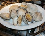 Foto del paso 1 de la receta: CHUPE DE ALMEJAS EN SU CONCHA. JON STYLE