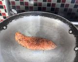Foto langkah ke 2 dari resep Nasi Goreng Salmon.