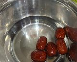 Hình bước làm 1 của món Nấm Hầu Thủ Tiềm Táo Đỏ