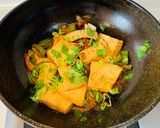 A picture of step 4 of Pork, Chinese Mushroom and Chili Tofu.