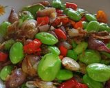 Foto langkah ke 3 dari resep Tumis bawang merah.