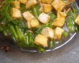 Foto langkah ke 3 dari resep Tumis kangkung tahu.