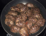 Foto del paso 3 de la receta: Carrilleras de cerdo ibérico en salsa de vino rancio