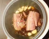 Hình bước làm 2 của món Ba rọi kho mắm dừa