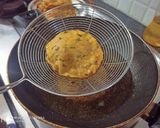 A picture of step 5 of Aloo Puri.