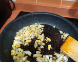 Foto del paso 3 de la receta: Pollo en salsa de tomate y queso