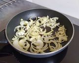 Une image de l'étape 6 de Buns au saumon et épinards.