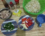 Foto langkah ke 1 dari resep Cah Taoge Ayam Kucai.