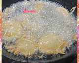 A picture of step 3 of Aloo ke pakoray.