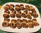 Une image de l'étape 13 de « Chaperos » petits feuilletés au jambon blanc, basilic, gorgonzola et pavot bleu.