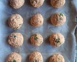 Foto del passaggio 2 della ricetta Polpette di ricotta al forno