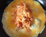Foto del paso 8 de la receta: Omurice (Tortilla Japonesa rellena de arroz frito)