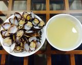 Hình bước làm 2 của món Canh nghêu nấu khế