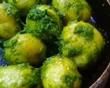 यू पी वाले धनिया आलू विथ बीटरूट डिप(U P WALE DHANIYA ALOO WITH BEETROOT DIP RECIPE IN HINDI)I) रेसिपी चरण 4 फोटो
