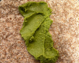 Foto del paso 5 de la receta: Wrap de tofu, cebolla caramelizada y champiñones al horno con guacamole y salsa verde