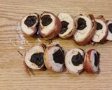 Aszalt szilvával töltött baconos csirkemell recept fázis 5 fotója