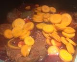Foto del paso 2 de la receta: Cazuela de ossobuco y verduras cortadas en base de remolacha