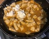 Une image de l'étape 13 de Poulet aux olives violettes, sauce crème au citron confit et coriandre.