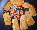 Hình bước làm 4 của món 🌱 Mì Căn Chiên Tỏi Ớt (Vegan)