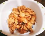 รูปขั้นตอนการทำที่ 2 ของ หนังไก่ผัดสามเกลอ,เส้นแก้ว,ผักกาดขาวผัดน้ำมันงา,ไข่ดาว - คีโต