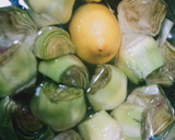 Foto del paso 1 de la receta: Corazón de alcachofas confitadas con vino blanco y rancio