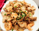 Hình bước làm 5 của món Thịt ba chỉ rang cháy cạnh kèm tôm sú biển