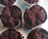 Foto langkah ke 5 dari resep Cupcake Cokelat Eggless.