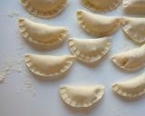 A picture of step 5 of Ricotta and Basil Ravioli with Tomato Sauce.