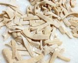 A picture of step 2 of Wheat kothuparatha.