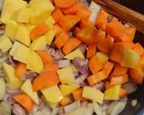 Foto langkah ke 1 dari resep Beef Curry Jepang Praktis.