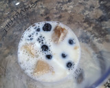 Foto del paso 1 de la receta: Licuado de banana 🍌 y arándanos 🫐