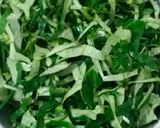 अळू वडी (alu vadi recipe in marathi) रेसिपी स्टेप 1 फोटो 