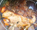 รูปขั้นตอนการทำที่ 2 ของ ต้มเส้นร้อนไก่ฉีก