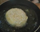Foto langkah ke 7 dari resep Roti Goreng (isi kornet ayam).