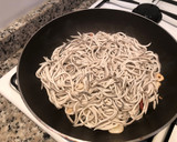Foto del paso 6 de la receta: Lubina a la sal con gulas y patata cocida