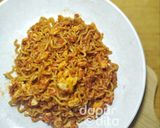 Foto langkah ke 5 dari resep Indomie Goreng Nyemek Simpel.