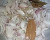A picture of step 1 of Brown pulao.