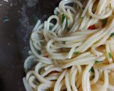 Foto langkah ke 4 dari resep Spaghetti Aglio Olio e Peperoncino.