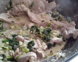 Foto del paso 5 de la receta: Cerdo con vegetales y crema al wok con papitas ricas!