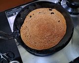 A picture of step 3 of Banana pancake with nutella.