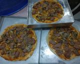 Foto langkah ke 7 dari resep Pizza Homemade.